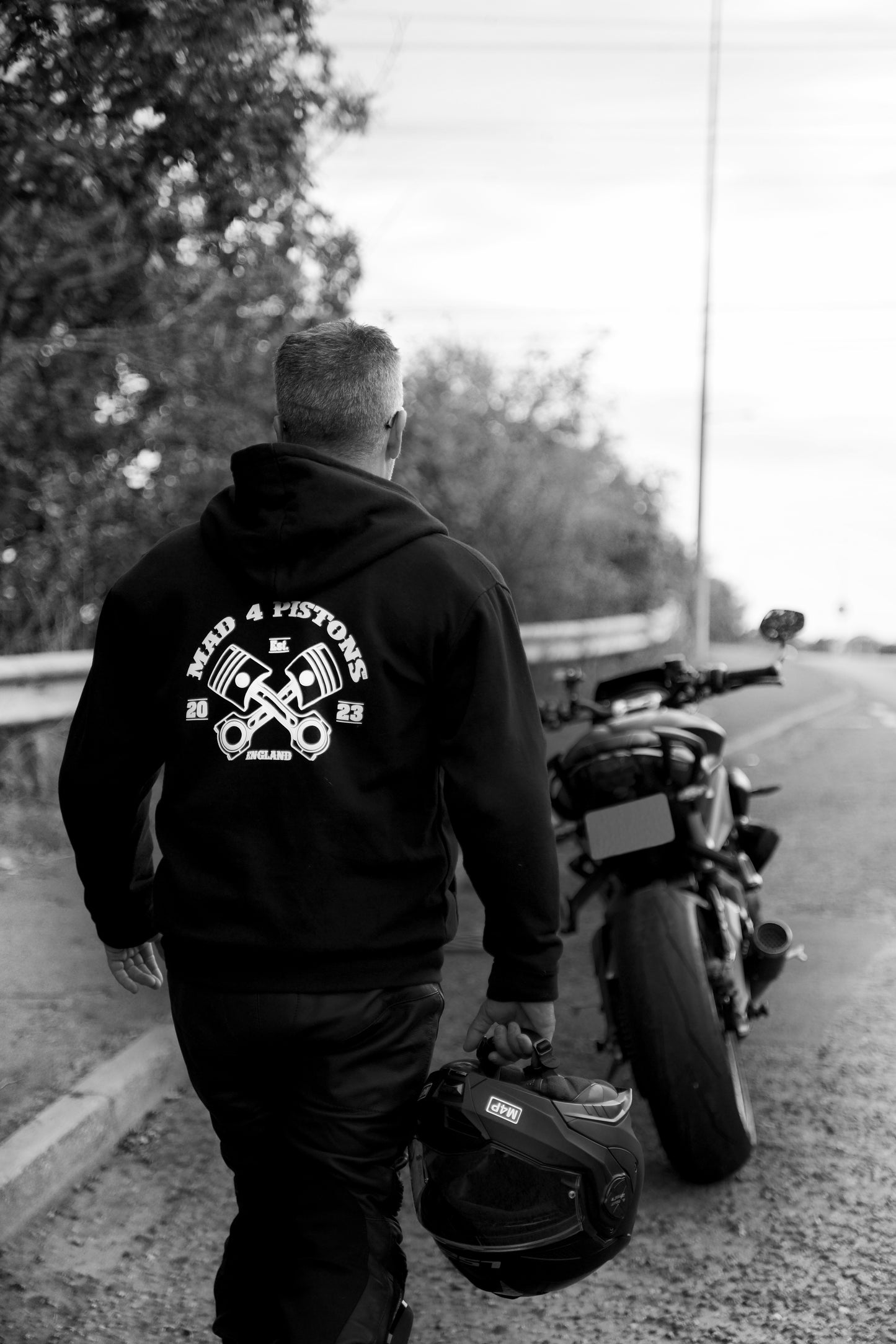 MAD 4 PISTONS Hoodie Black